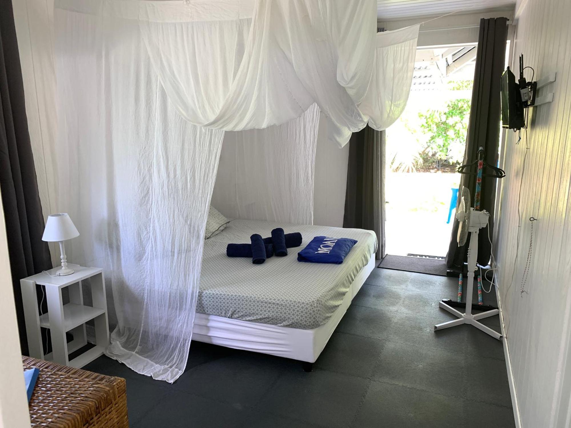 Le Fare Bleu Tiputa Rangiroa Apartment Exterior photo