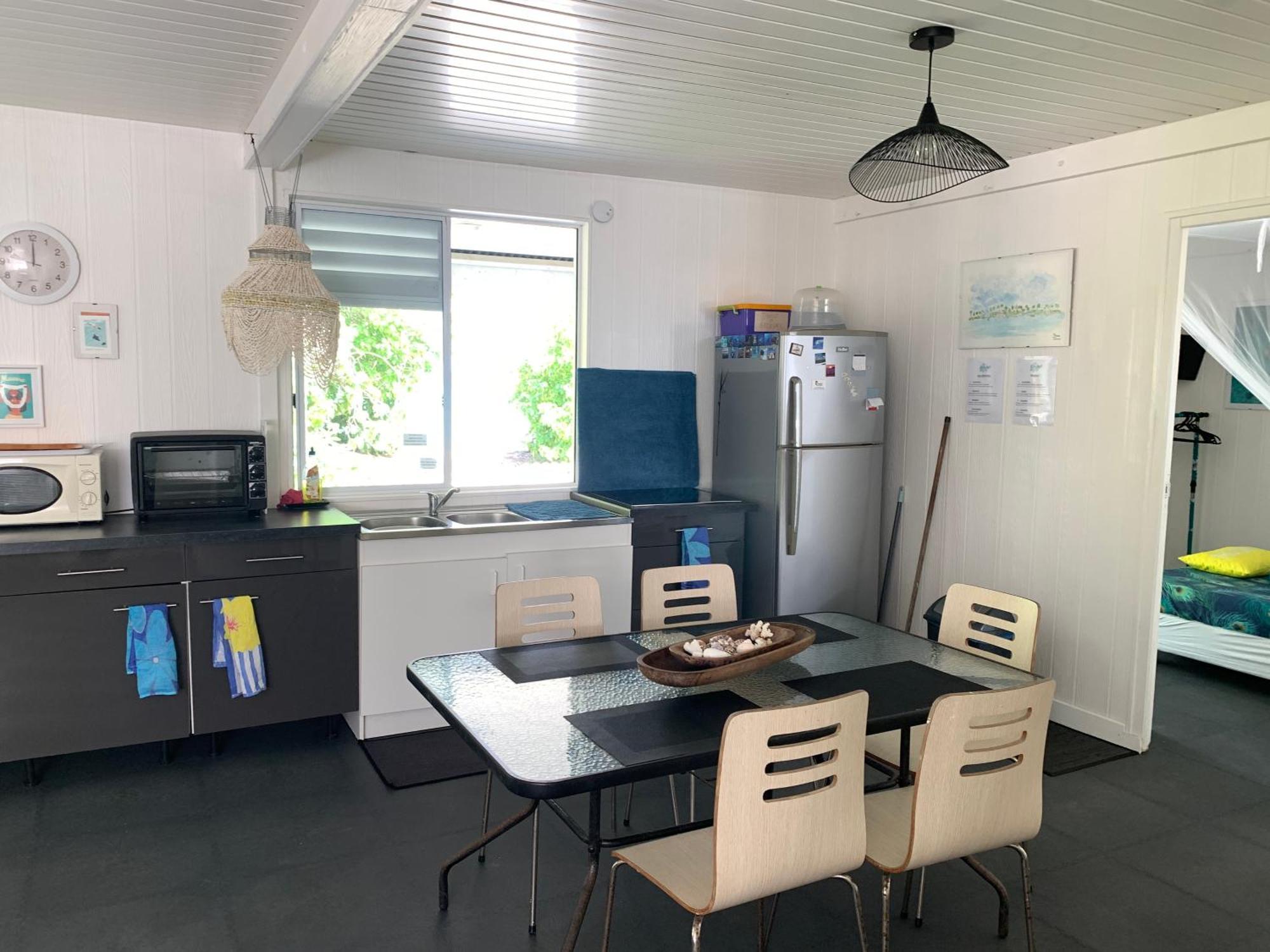 Le Fare Bleu Tiputa Rangiroa Apartment Exterior photo