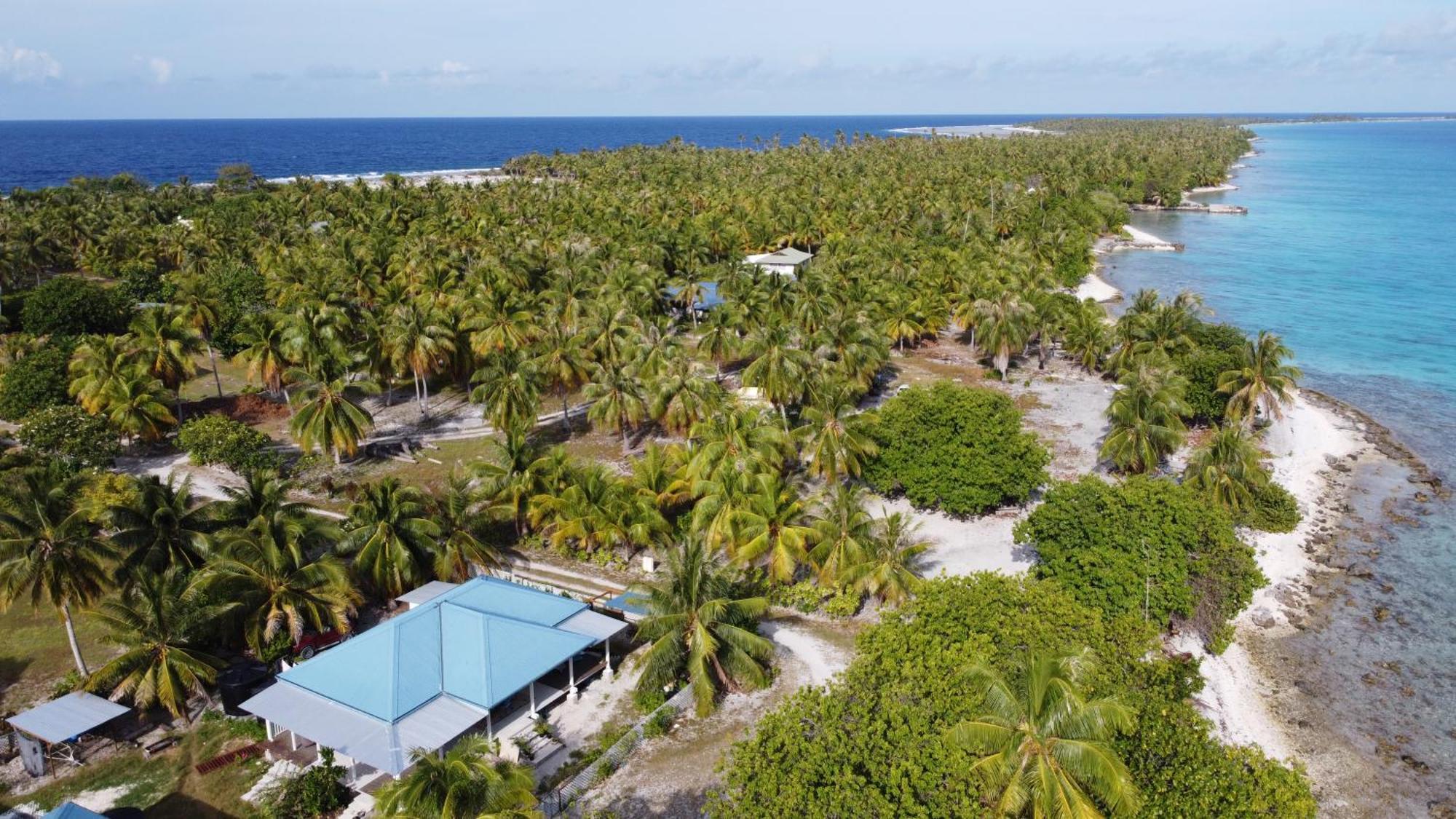 Le Fare Bleu Tiputa Rangiroa Apartment Exterior photo