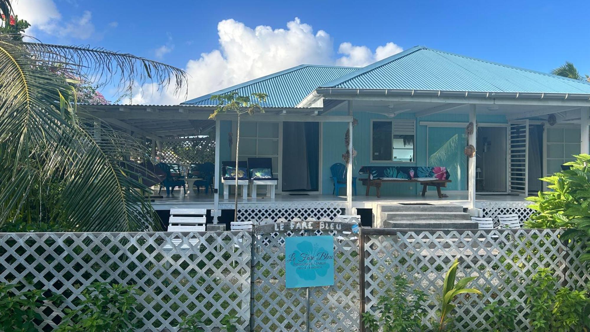 Le Fare Bleu Tiputa Rangiroa Apartment Exterior photo