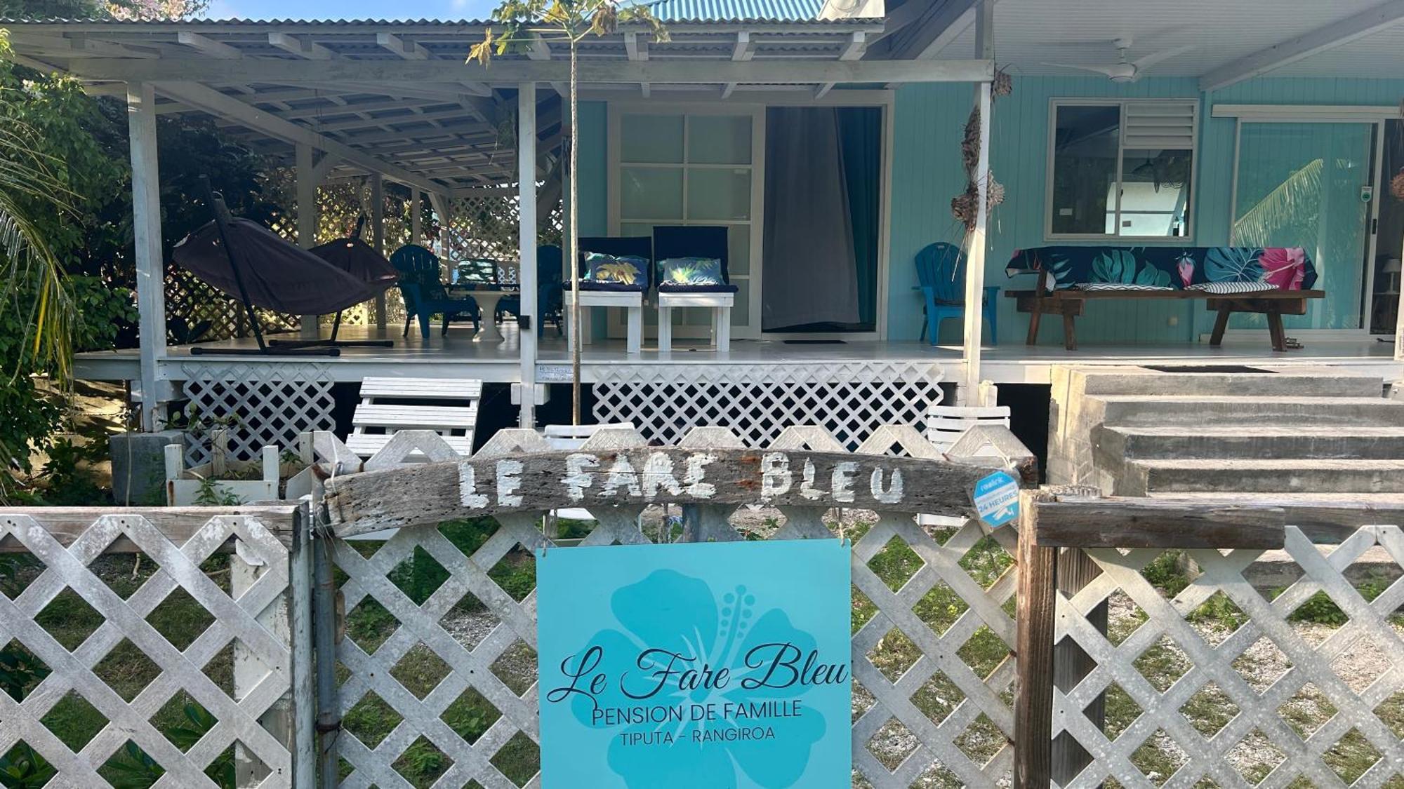 Le Fare Bleu Tiputa Rangiroa Apartment Exterior photo