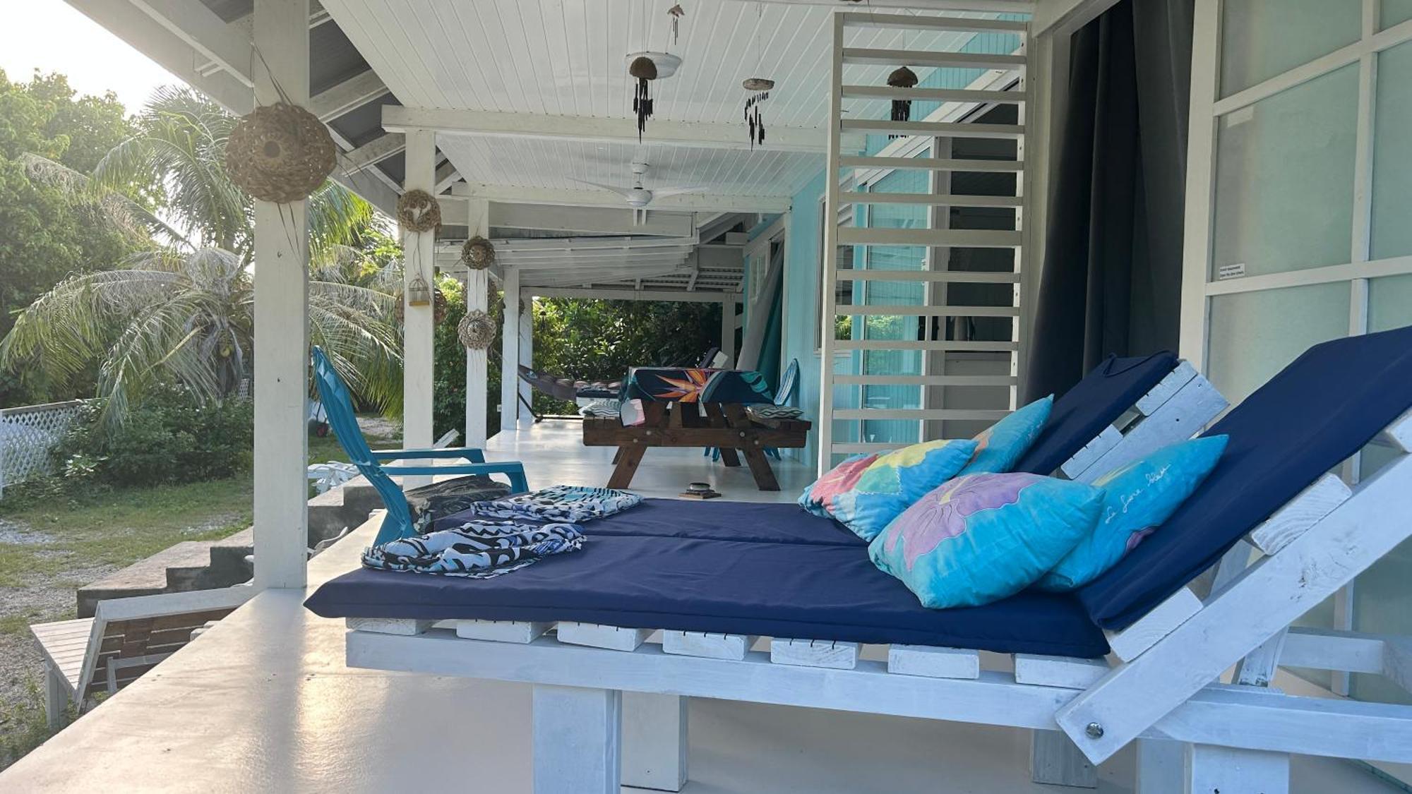 Le Fare Bleu Tiputa Rangiroa Apartment Exterior photo